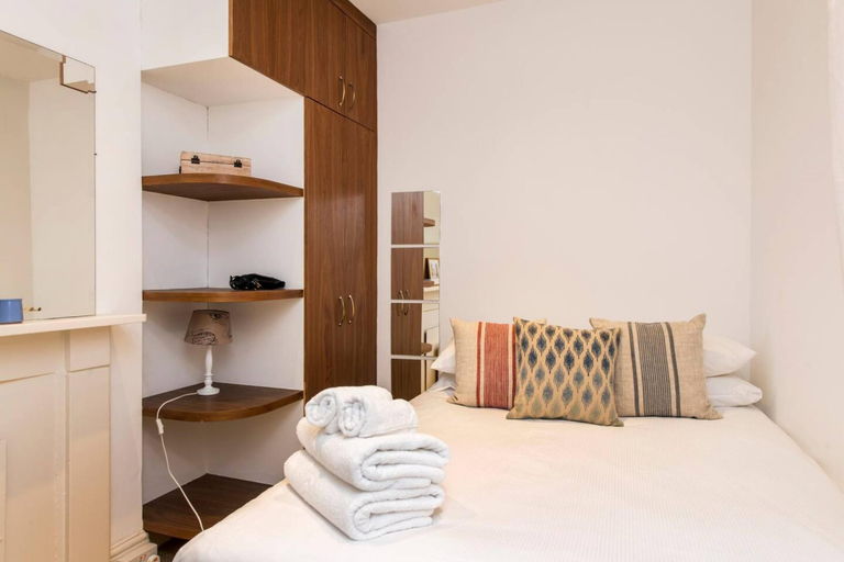 Others 3, 2-bed Flat in Paddington Near Hyde Park, London