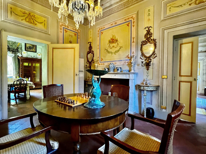 Room 5, Villa Michaela New Listing Spacious Villa Exclusive Venue With Pool Chapel and Tennis Courts, Lucca