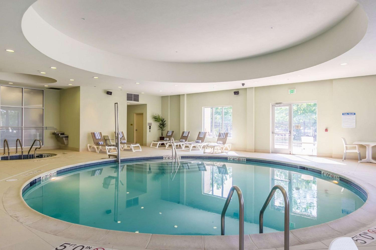 Sport & Beauty, Embassy Suites by Hilton Newark Airport, Union