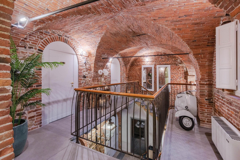 Room 3, The Lucca Heritage Retreat, Lucca