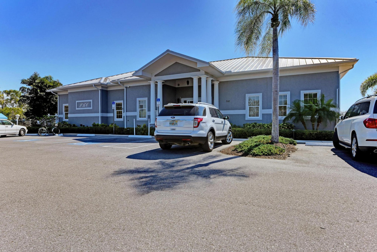 Parking, Perico Coastal Bay in Bradenton, Manatee