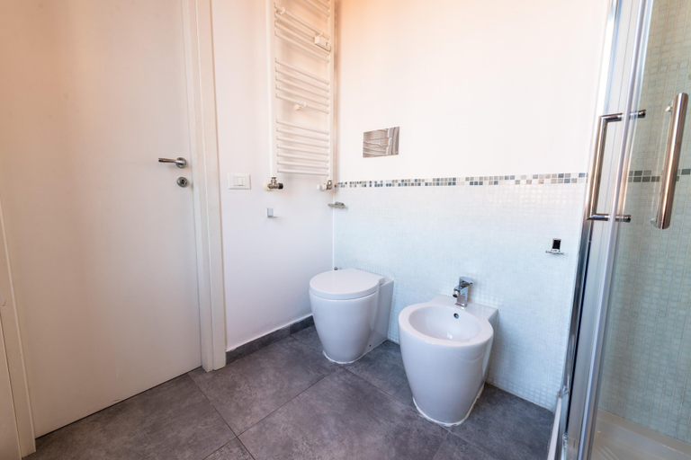 Bathroom 3, Casa Bodoni in Rome With 2 Bedrooms and 2 Bathrooms, Rome