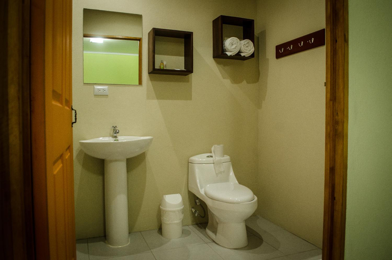 Bathroom 3, Colores Del Arenal, San Carlos