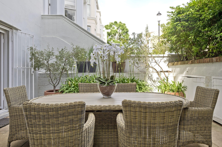 Others 5, Huge Kensington Garden Flat, London