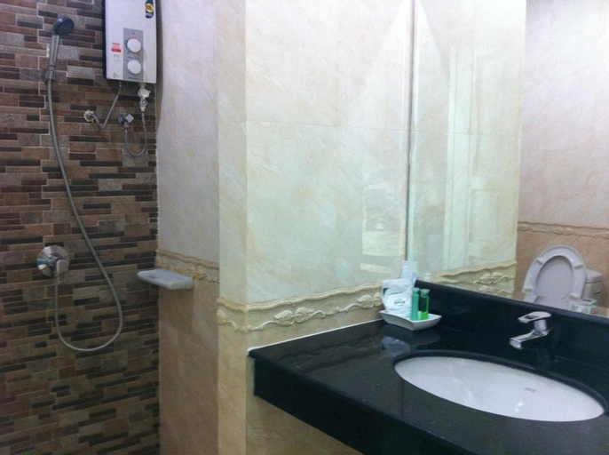 Bathroom 12