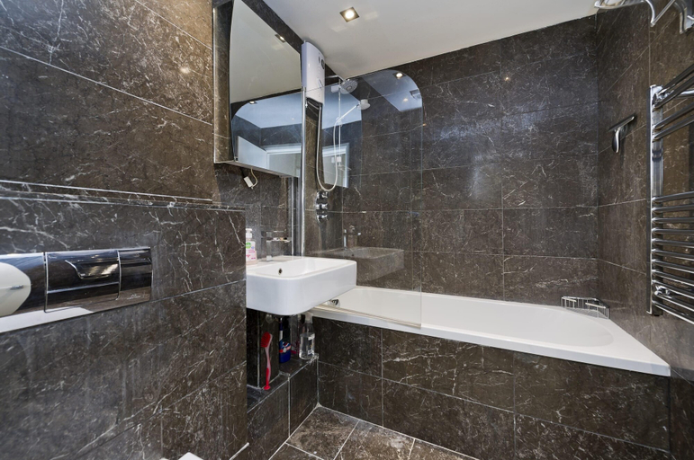 Bathroom, 1 Bedroom Aprtmnt Bayswater, London