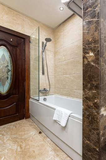 Bathroom 13