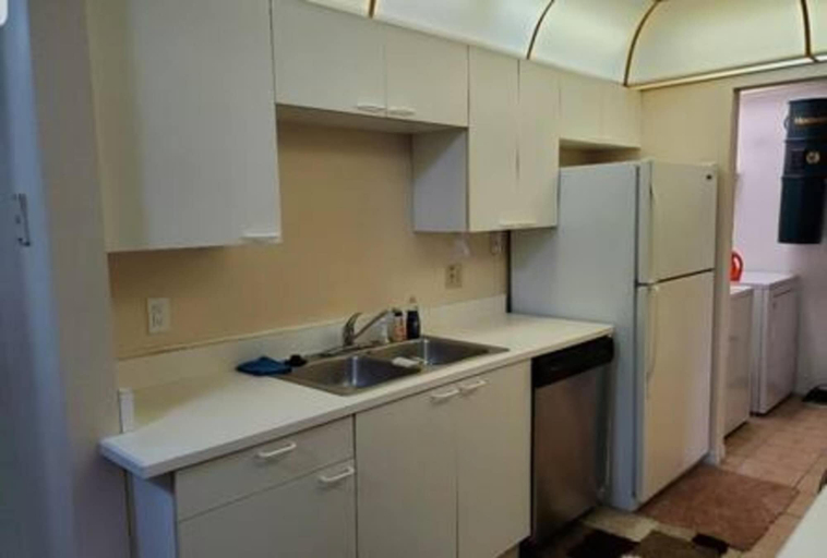 Private kitchen 3, 101 Bent Tree Modern Lux 2BR 2BA Heated Pool, Volusia