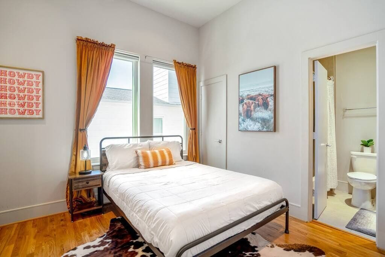 Bedroom 5, Luxury Downtown Getaway With Breathtaking Views, Houston