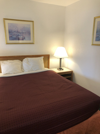 Bedroom 3, Four Winds Motel, Lincoln