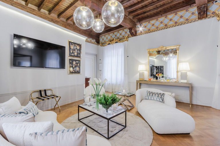 Room 5, The Lucca Heritage Retreat, Lucca