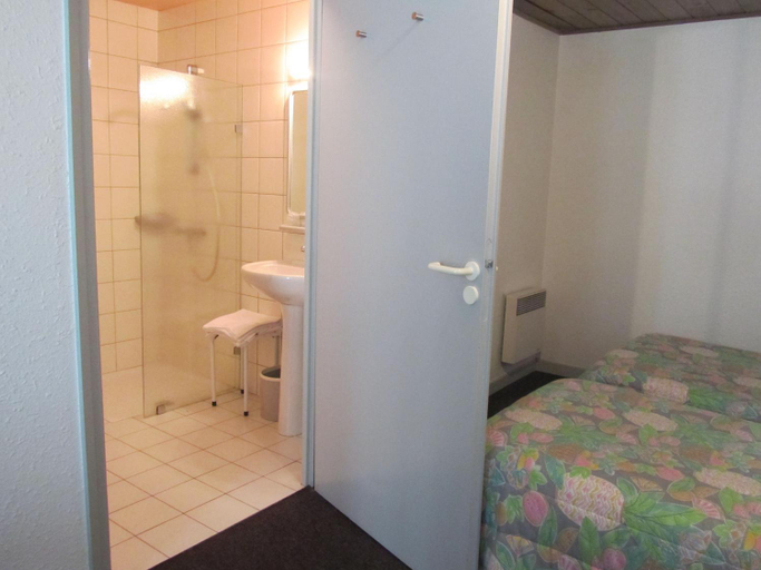 Bathroom 3, Auberge de l'Arzon, Haute-Loire