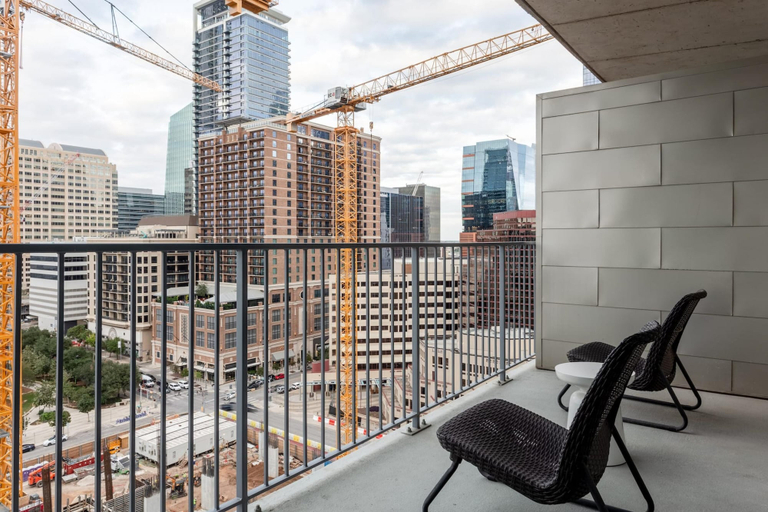 Room 3, Kasa Spacious Balcony Ideal for Both Short Long Stays 2nd Street, Travis