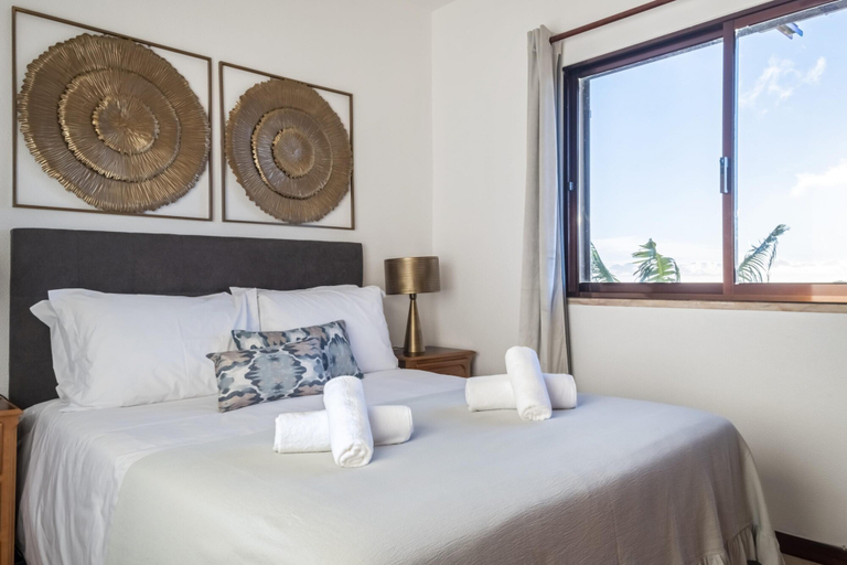 Room 4, White Rabbit II by Homie, Calheta