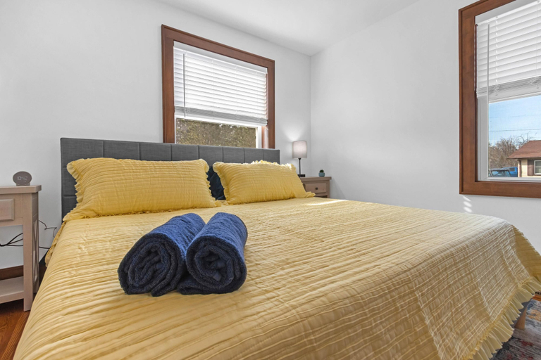 Bedroom 3, Riverfront Kayaks Bay Access Sleeps 15, Oconto