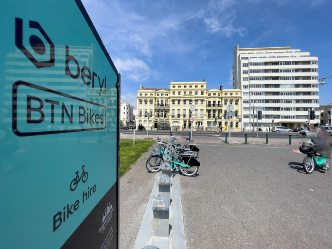 Room 5, Deco Seafront - Seafront Apartment - Sleeps up to 6, Brighton and Hove