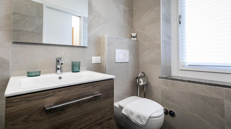 Bathroom 5, Tomadini 41a2 in Udine, Udine