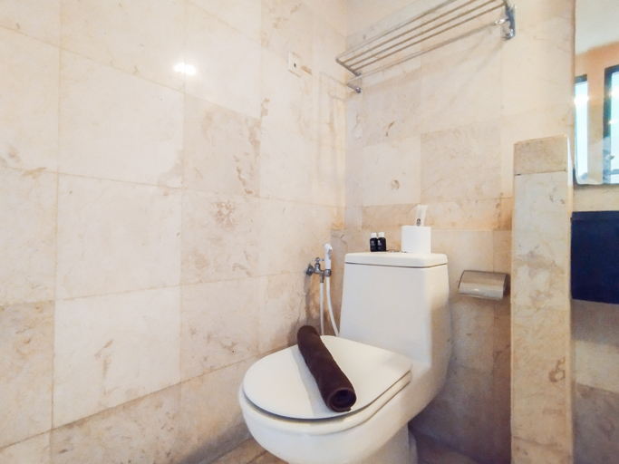 Bathroom 5, Tranquil Designed 2BR at Braga City Walk Apartment By Travelio, Bandung