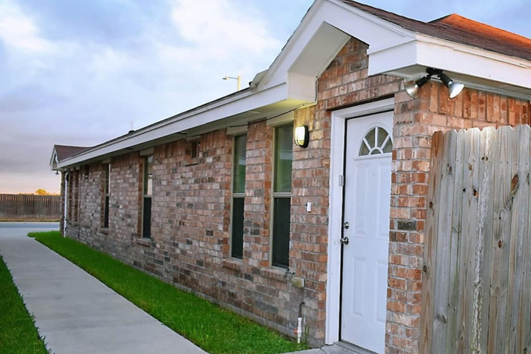 Room 1, 2BD 2BT Apt Near University, Hidalgo