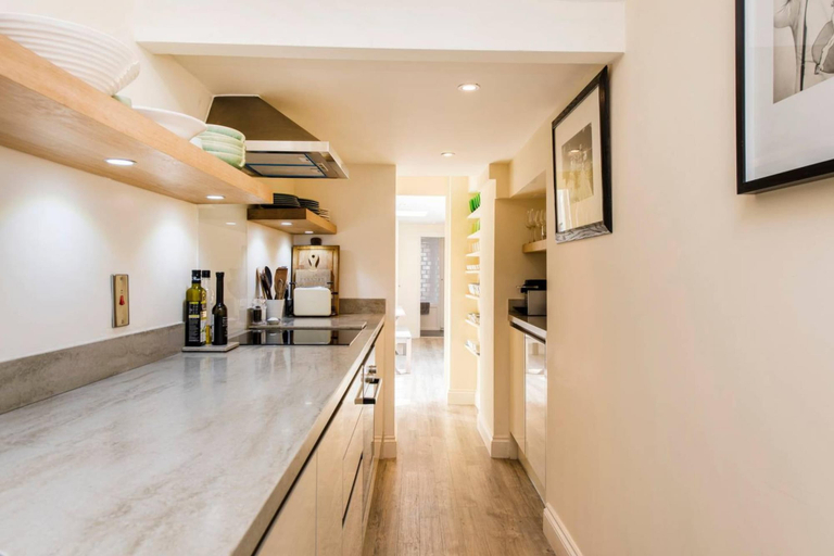 Room 2, 2-bed Aprtment Notting Hill, London