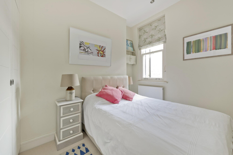 Bedroom 3, Spacious 3-bedroom Apartment in Earls Court, London