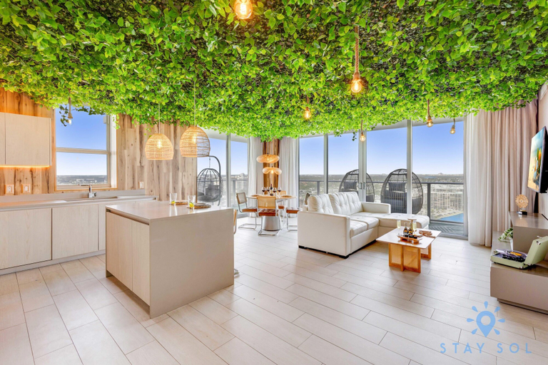 Room 5, Airbnb Jungle Experience High-floor Pools, Broward