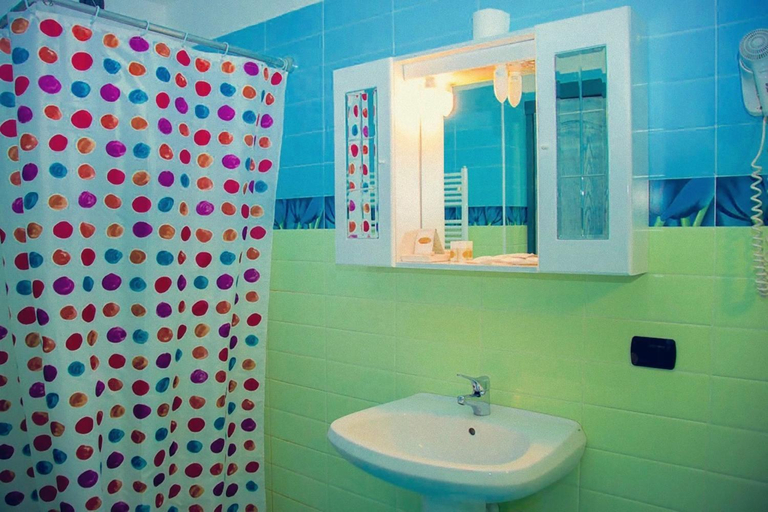 Bathroom 4, Hotel Ristorante La Perla, Novara