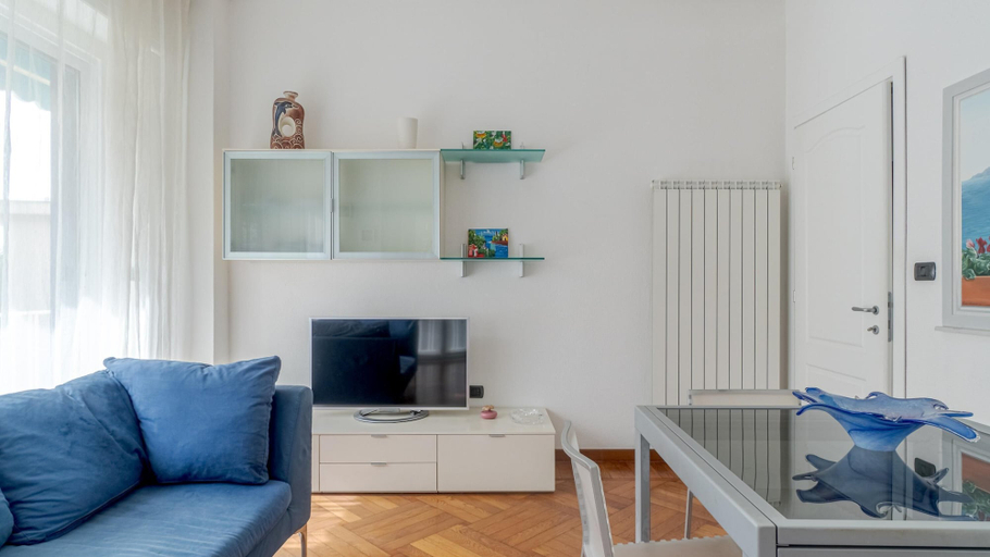 Room 5, Via Aurelia Levante in Rapallo, Genova