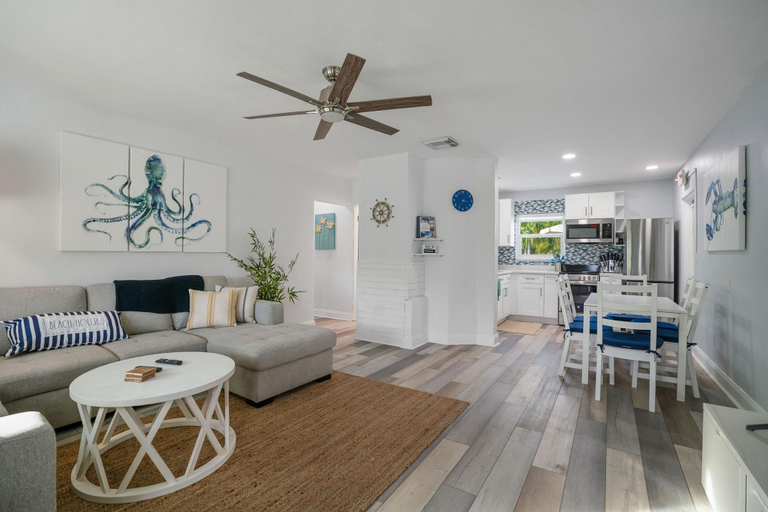 Interior, Heated Pool Hot tub Close to Beach Pet Friendly, Pinellas