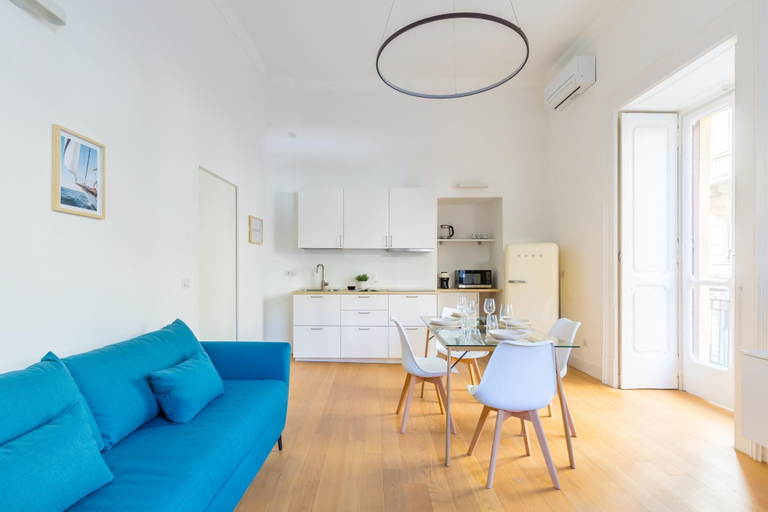Others 1, Piazza Amedeo Stylish Apartment by Wonderful Italy, Napoli
