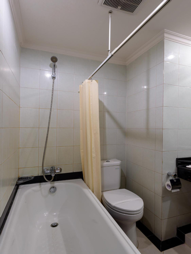 Bathroom 14