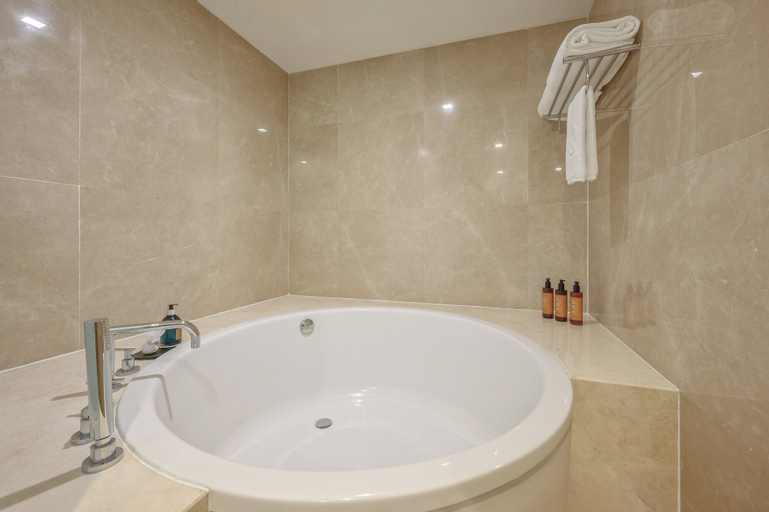 Bathroom 25