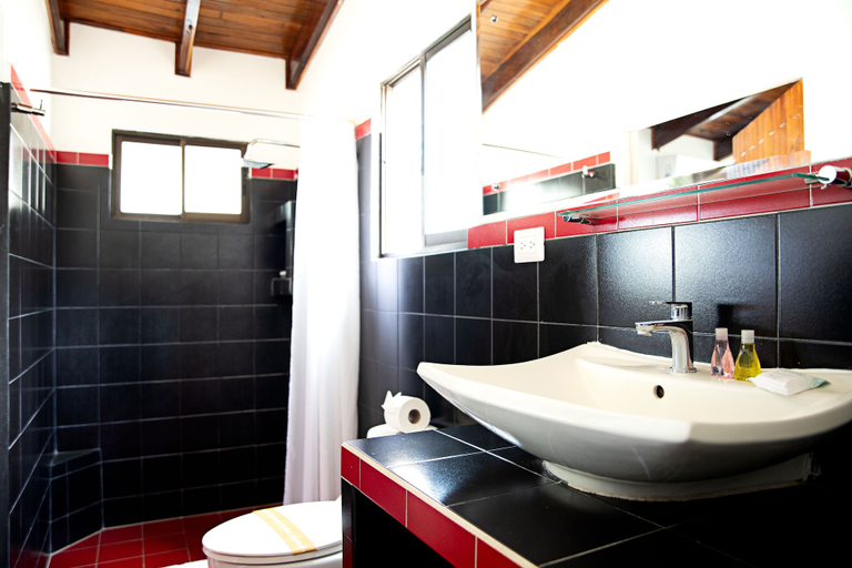 Bathroom 4, Hotel Perla de la Playa, Santa Cruz
