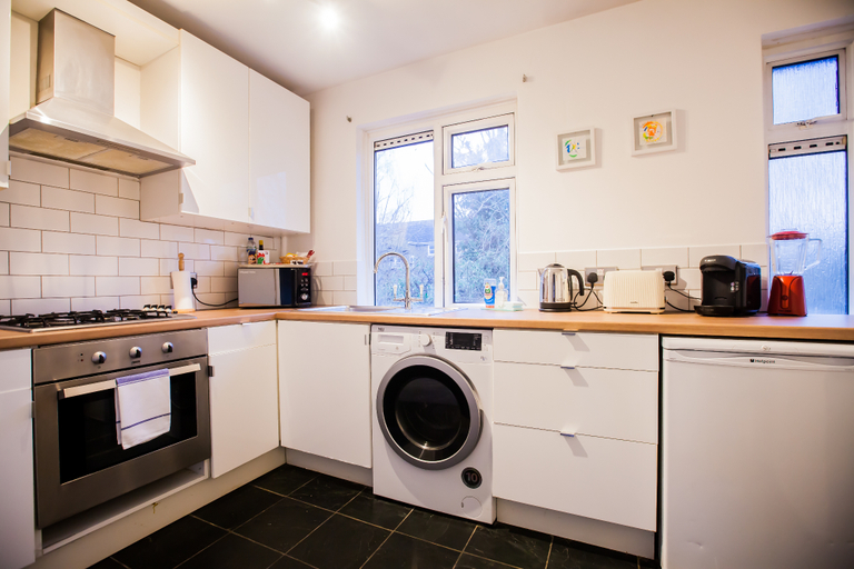 Others 2, Stunning Central Richmond with garden, London
