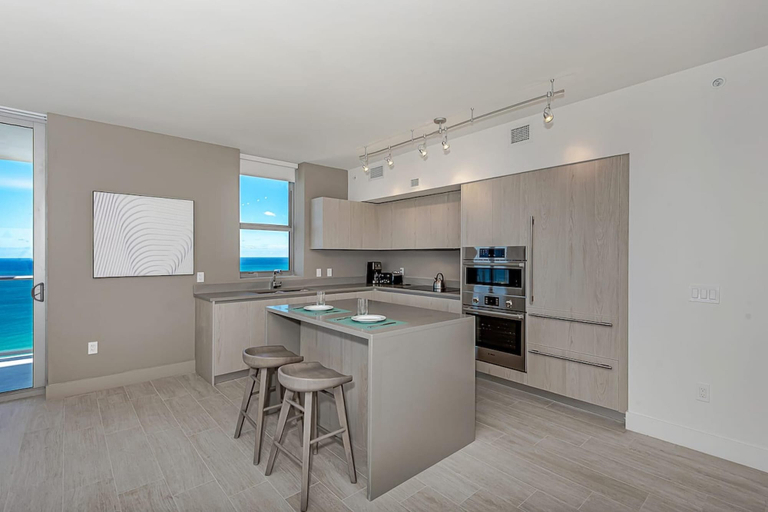 Room 5, Luxury 2Br Front Ocean Bay View Amazing Pools, Broward
