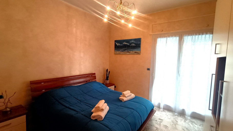Room 3, Europa 34 in Diano Marina, Imperia