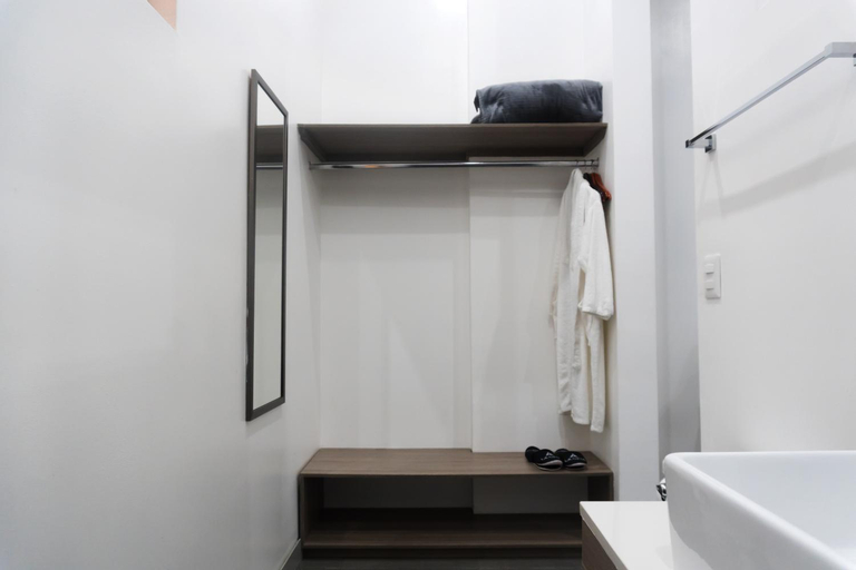 Bathroom 13