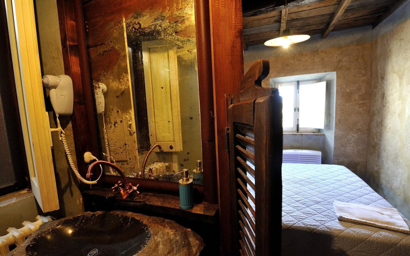 Bedroom 4, Preta Nera Intera in Giuliano di Roma, Frosinone