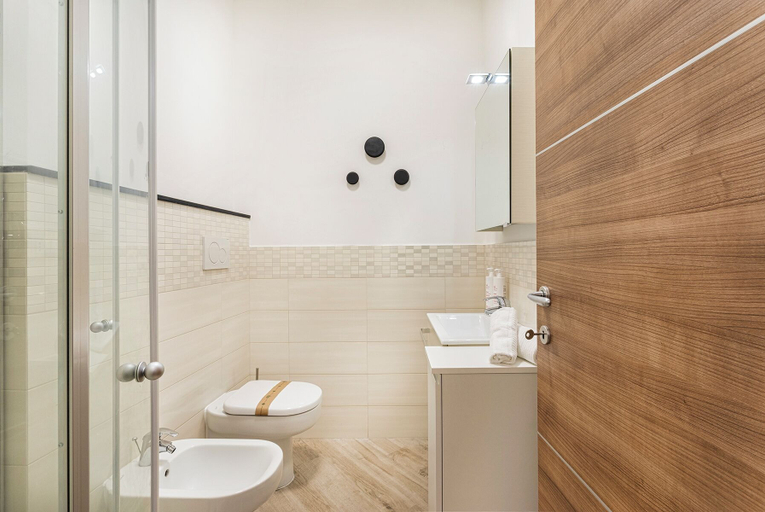 Bathroom 3, The Harbor Houses by Wonderful Italy, Genova