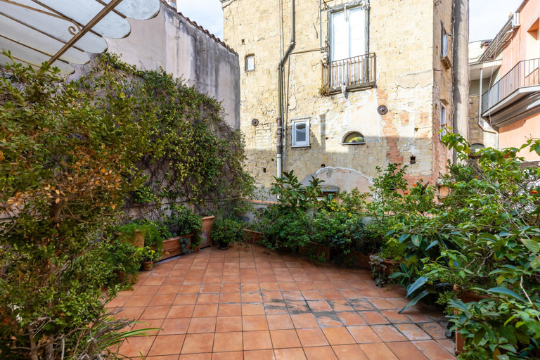 Room 4, Charming House With Terrace at Historical Center, Napoli