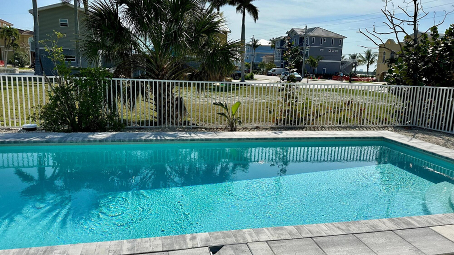Room 3, Redfish Retreat - South End Pool Home, Lee