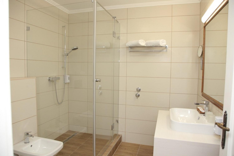 Bathroom 4, Batthyany Kastelyszallo, Zalaszentgrót