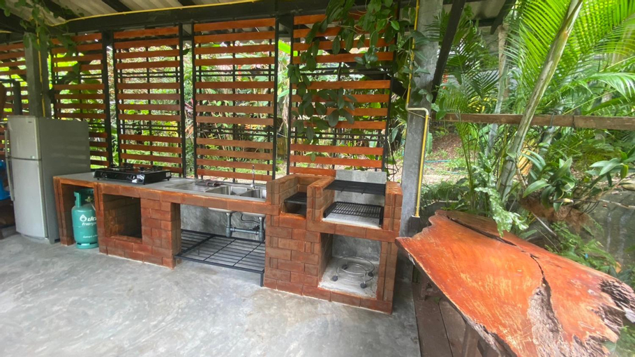 Food & Drinks 4, Bann Phudtan, Chiang Dao