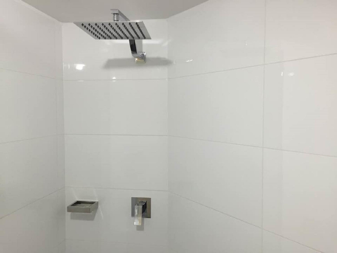 Bathroom 3, Royal Pacific Resort, Gold Coast