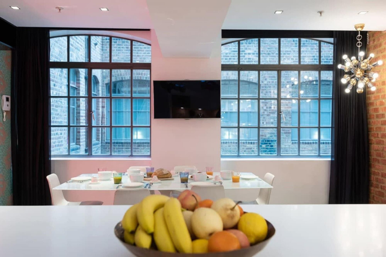 Others 2, Luxurious Loft Central Soho - 3 Bedrooms Office, London