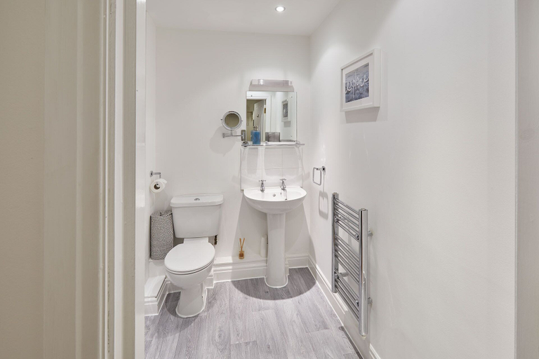 Bathroom 3, Host Stay Freshwater View, North Yorkshire