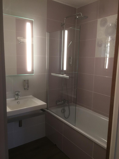 Bathroom 4, Le Clos De Mutigny, Marne