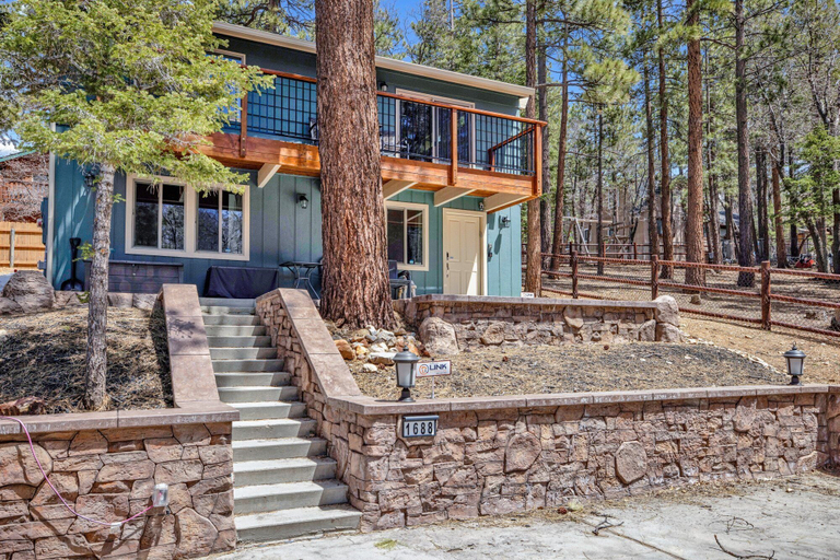 Exterior & Views 2, Chipper's Lodge #2302, San Bernardino