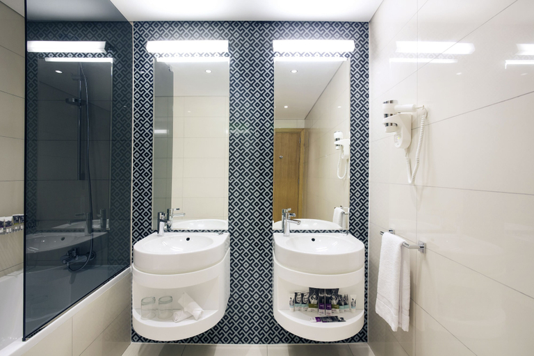 Bathroom 5, Mercure Sohar, Saham