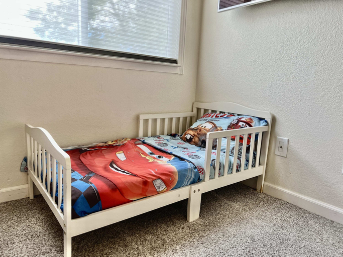 Room 3, DT Reno - 4BR Home w Patio BBQ Grill Games Room, Washoe